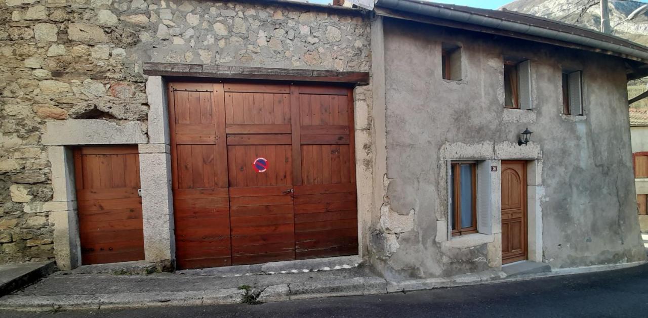 Petite Maison De Village Situee Entre Lacs, Cascades Et Montagnes Virieu-le-Grand Exteriér fotografie